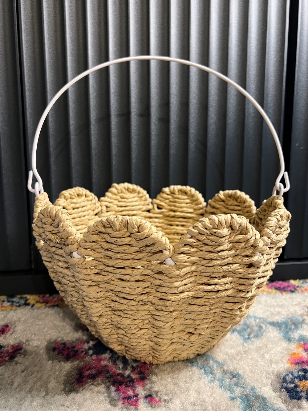 Ashland Tan Scallop Tulip Flower Raffia Basket w/ White Metal Frame Handle NEW
